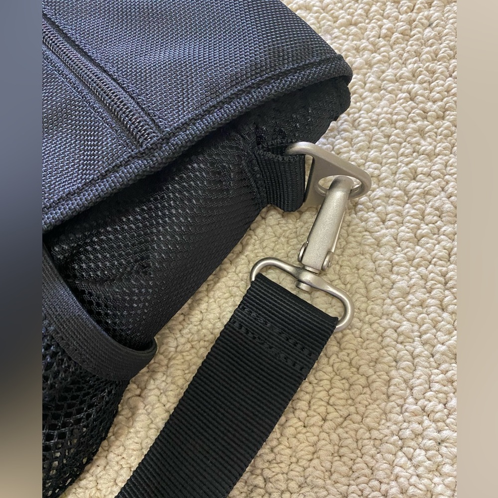 SOLD- Titleist Laptop Messenger Travel Bag. Excellent Condition. - Picture 11 of 13